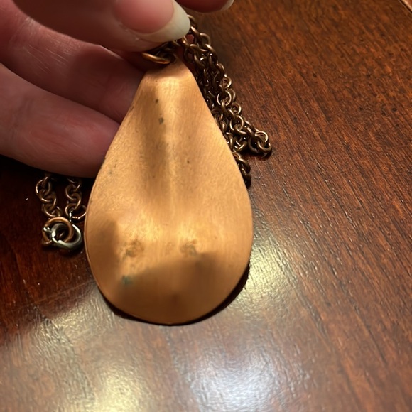 Teardrop shaped pendant with ax necklace - Picture 3 of 3